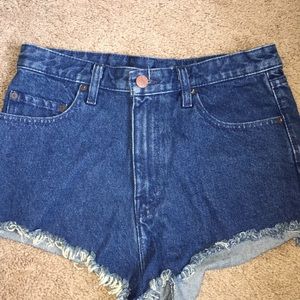 BDG MEDIUM WASH DENIM SHORTS